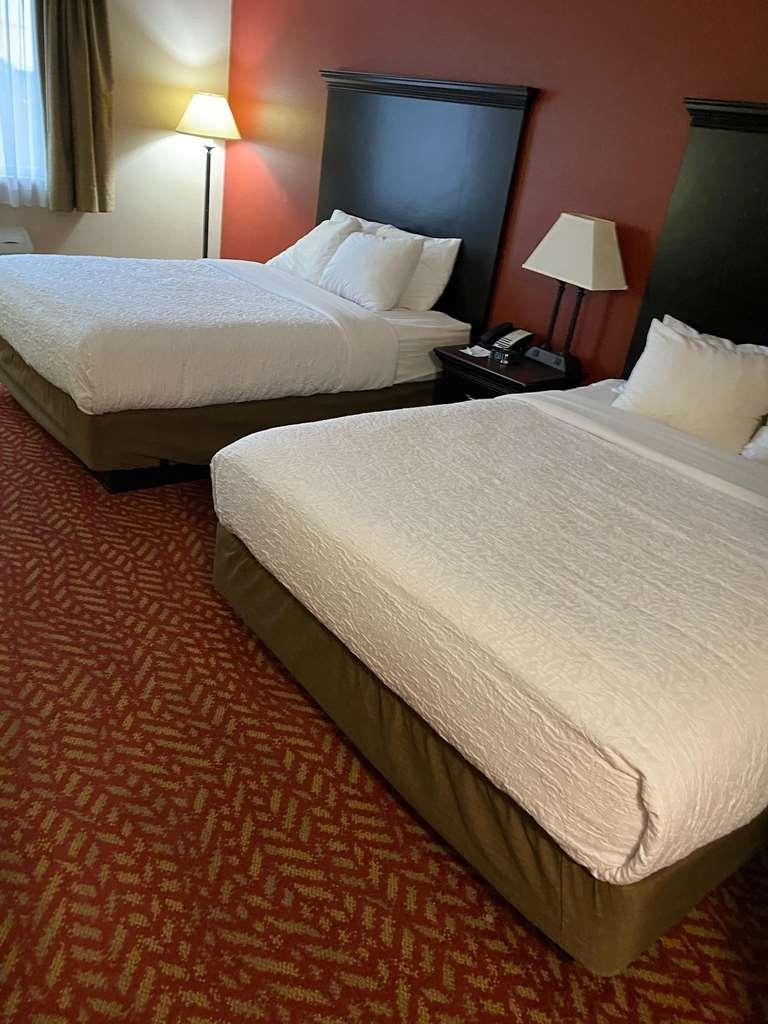 Grandstay Hotel & Suites Cambridge Стая снимка