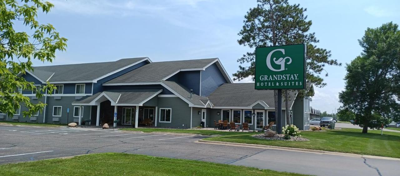 Grandstay Hotel & Suites Cambridge Екстериор снимка