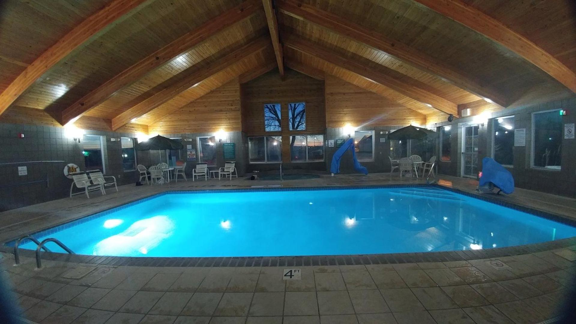 Grandstay Hotel & Suites Cambridge Екстериор снимка
