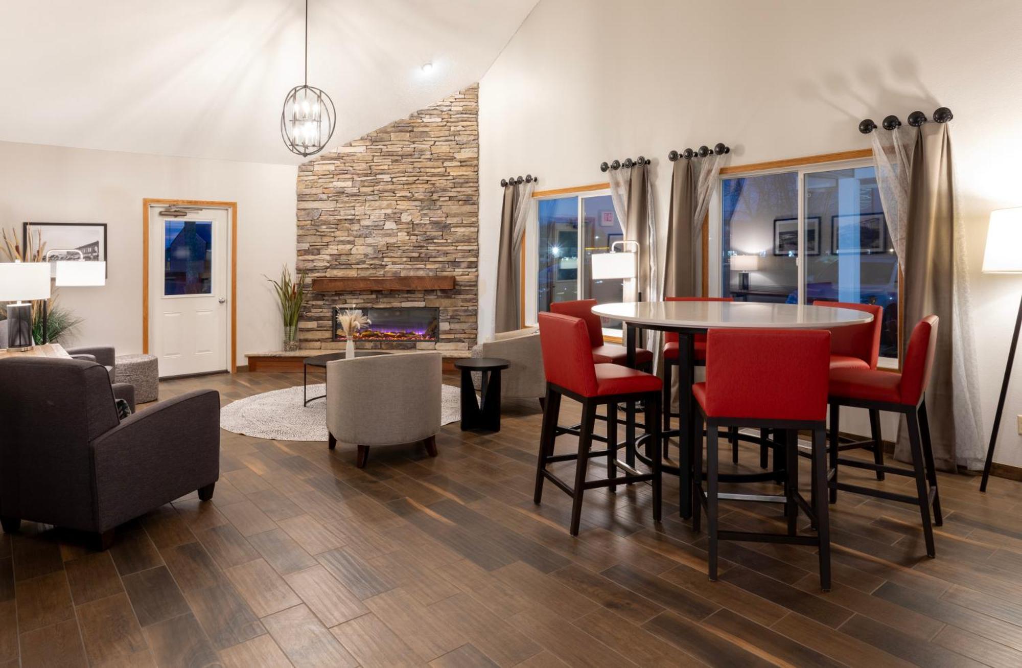 Grandstay Hotel & Suites Cambridge Екстериор снимка