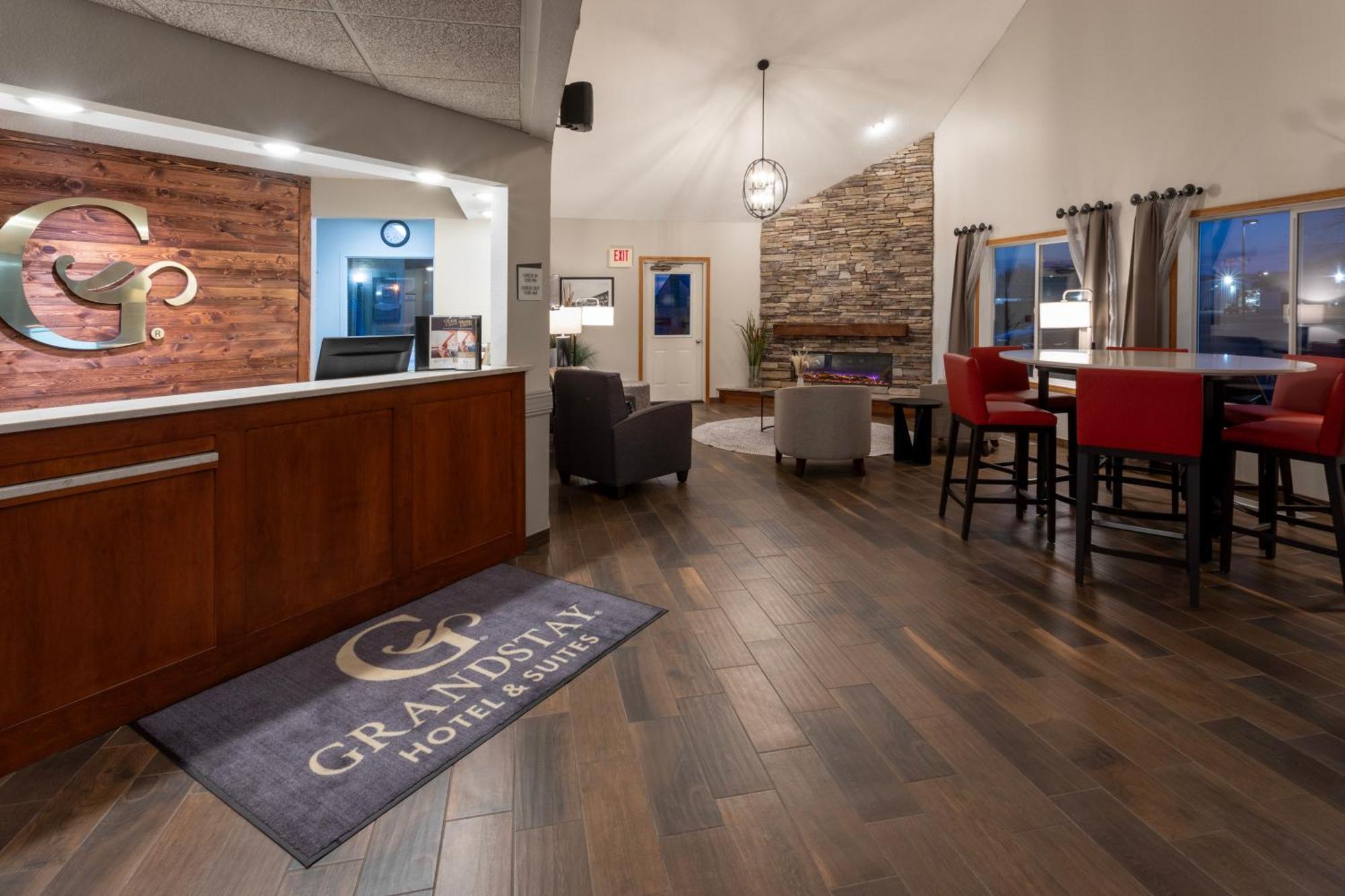 Grandstay Hotel & Suites Cambridge Екстериор снимка