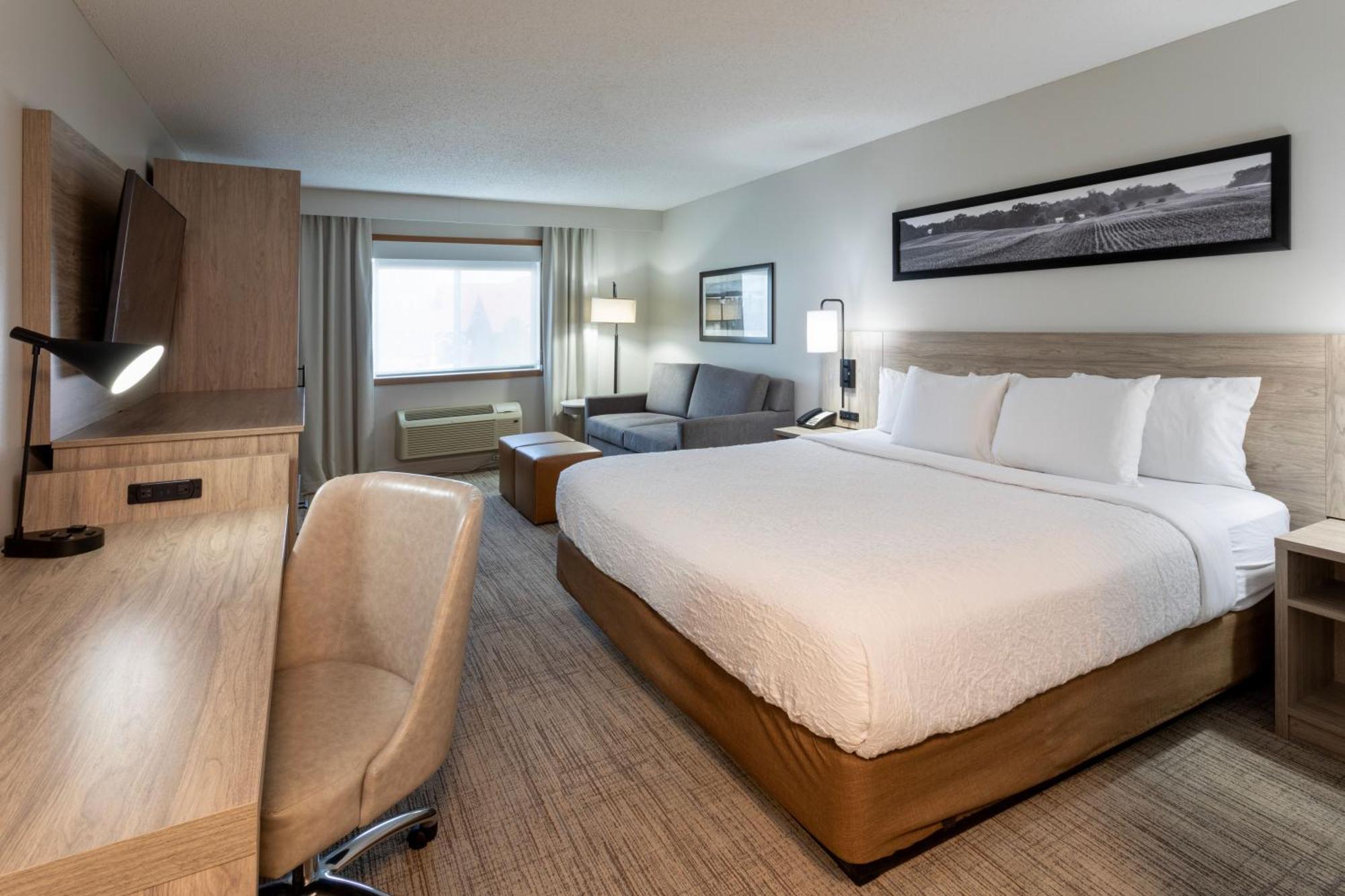 Grandstay Hotel & Suites Cambridge Екстериор снимка