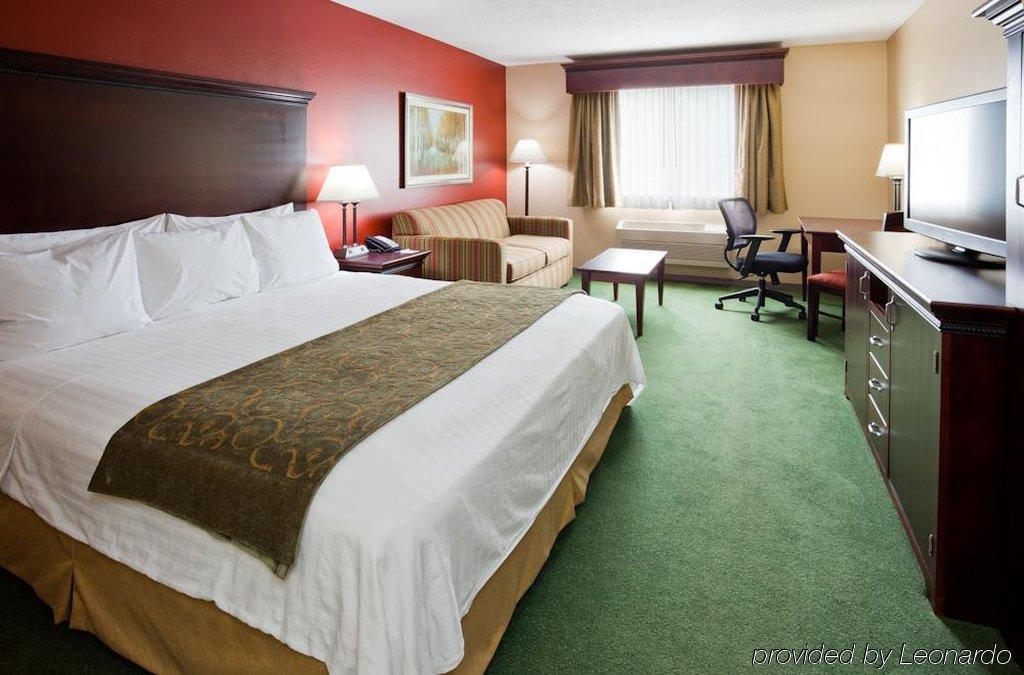 Grandstay Hotel & Suites Cambridge Стая снимка