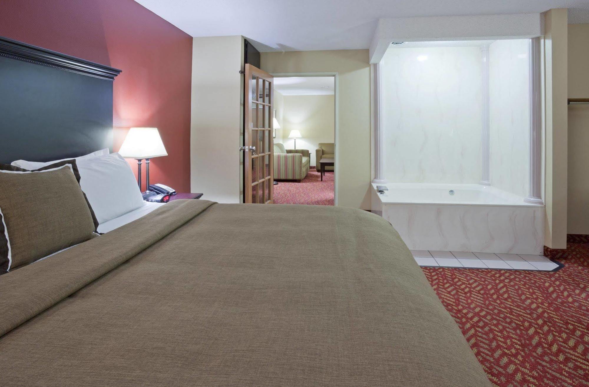 Grandstay Hotel & Suites Cambridge Екстериор снимка